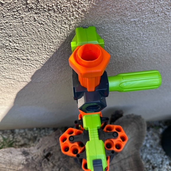 Nerf Zombie Strike Doominator 24 Dart Gun - Picture 5 of 9